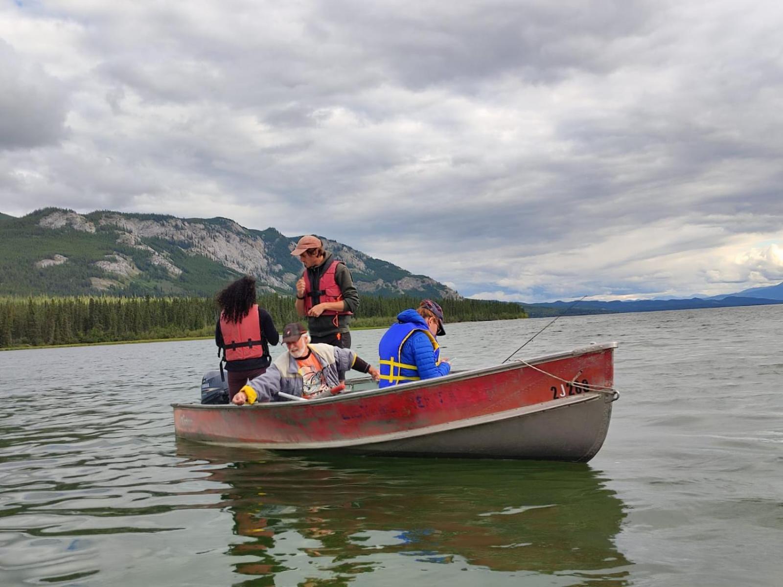 Little Atlin Lodge Tagish Екстер'єр фото