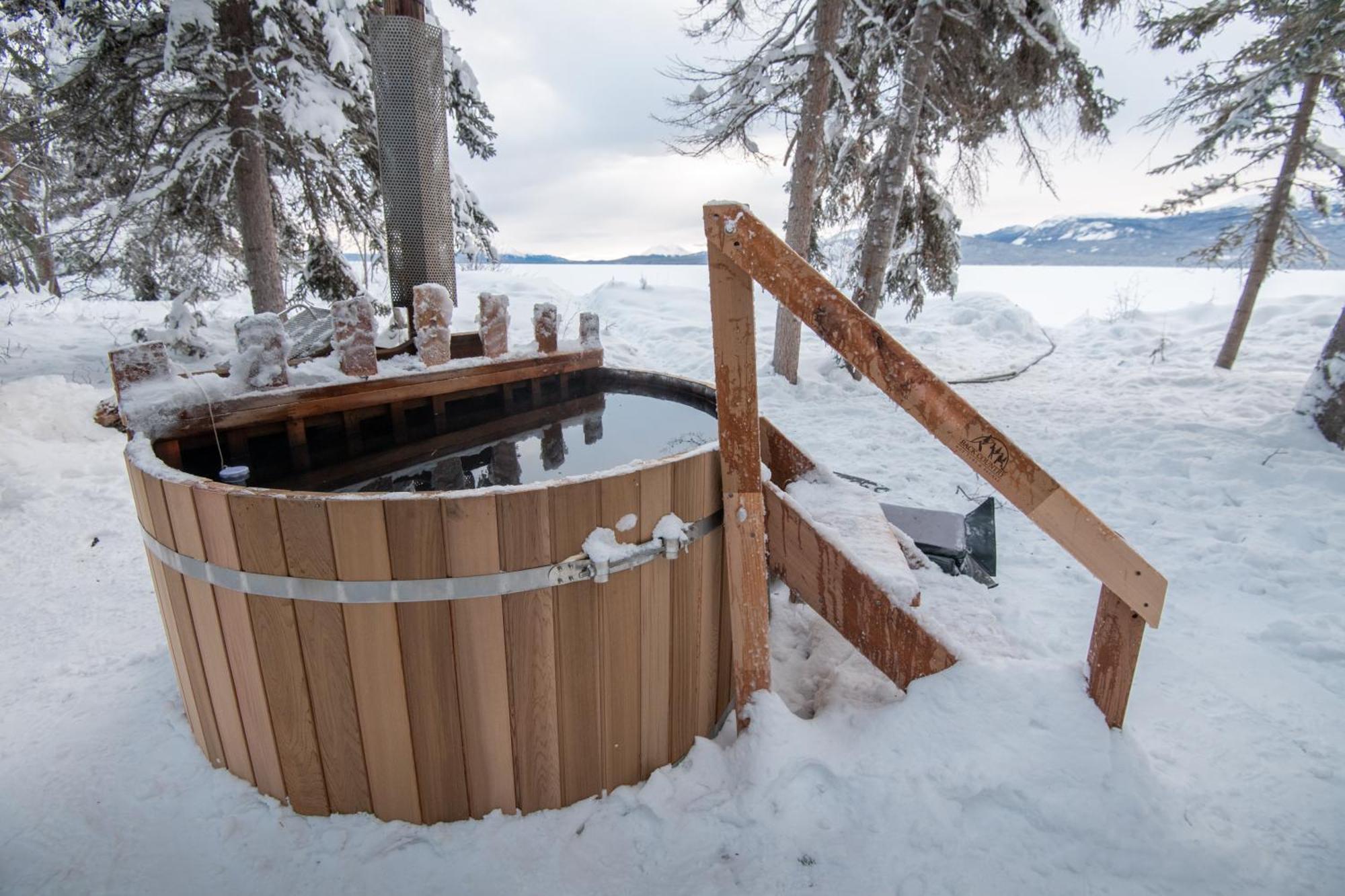 Little Atlin Lodge Tagish Екстер'єр фото